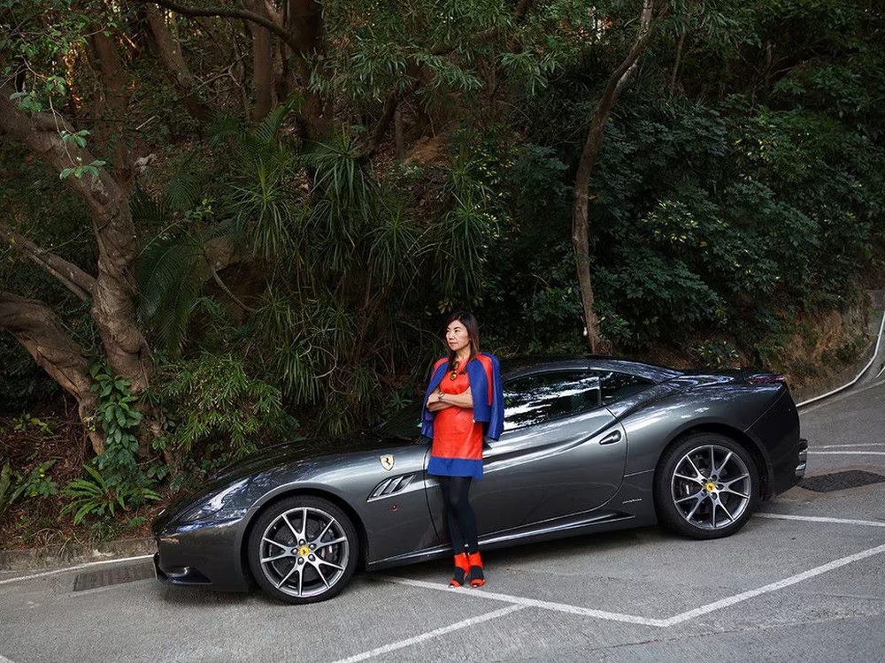 Không phải Anh hay Dubai, quốc gia này mới là nơi có nhiều phụ nữ mua Ferrari nhiều nhất thế giới: Bản lĩnh và độ chịu chơi có thừa - Ảnh 4.