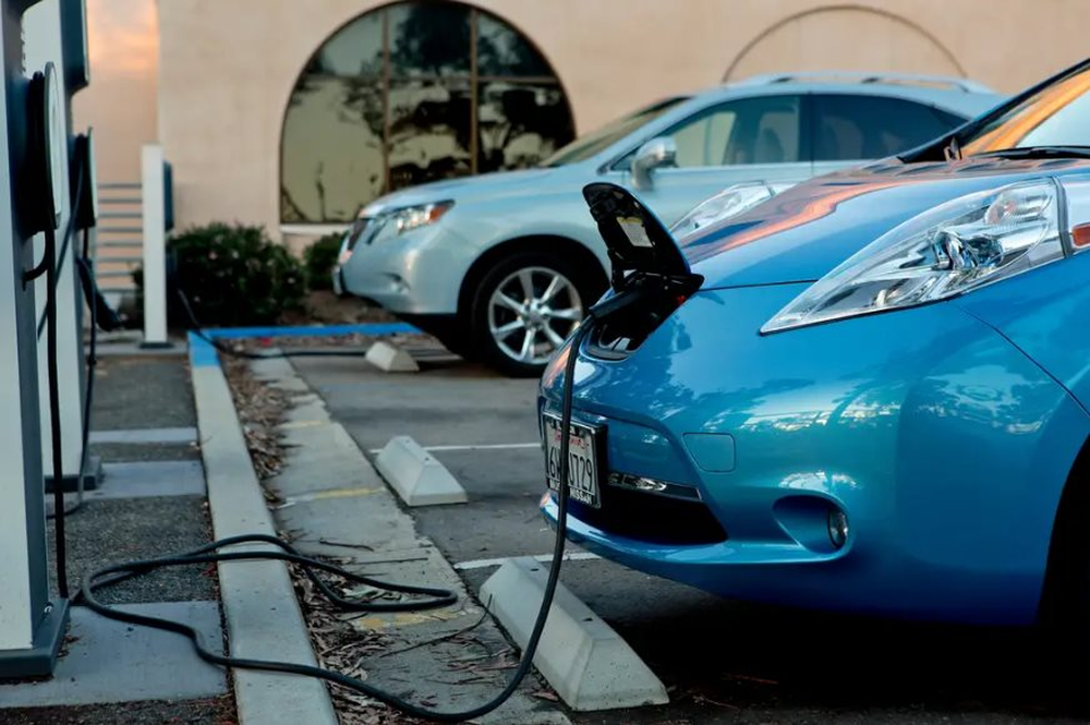 Kỷ nguyên bùng nổ của xe điện có dấu hiệu khựng lại, hung tin cho Tesla và Ford? - Ảnh 2.