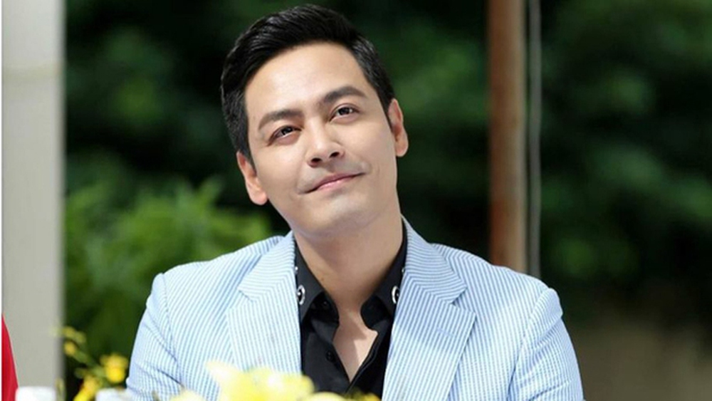MC Phan Anh xuống tóc đi tu