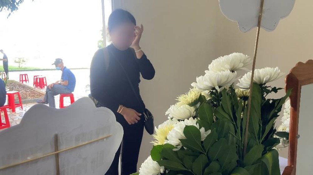 Chị gái tài xế gây tai nạn khiến 3 thành viên Hoàng Anh Gia Lai tử vong đến tiễn biệt tiền đạo ngoại quốc