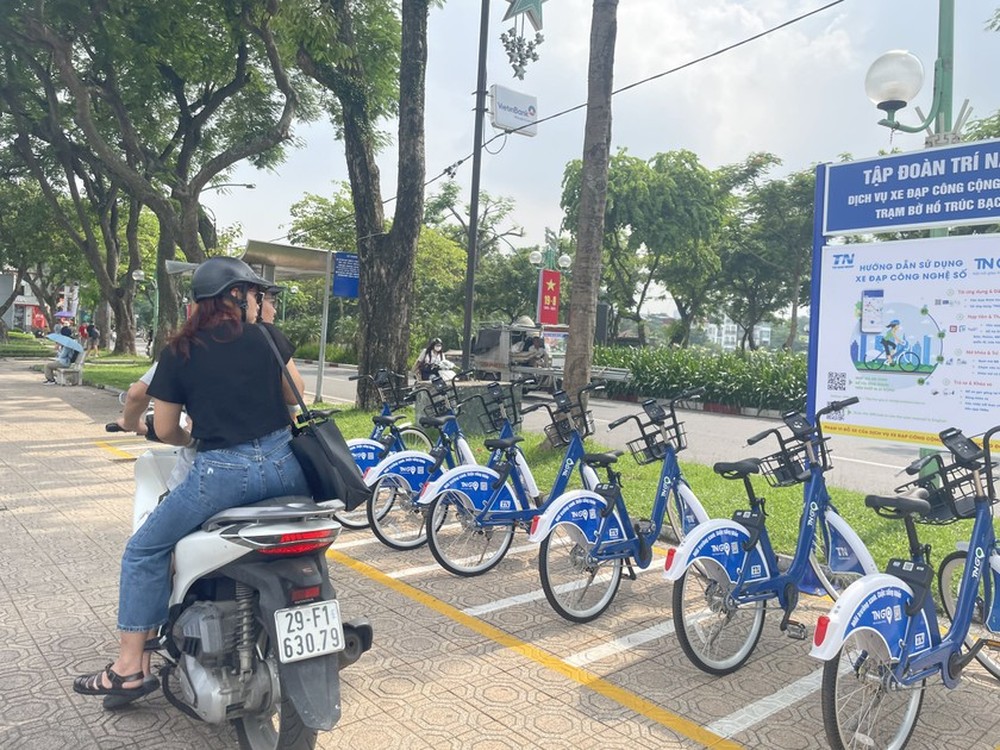 Người Hà Nội thích thú trải nghiệm xe đạp công cộng chỉ từ 5.000 đồng - Ảnh 10.