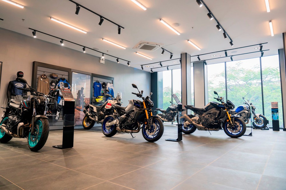 Bên trong showroom mô tô lớn nhất miền Bắc của Yamaha: Tổng đầu tư hơn 19 tỷ đồng, 15 mẫu xe giá trăm triệu cho tín đồ phân khối lớn - Ảnh 4.