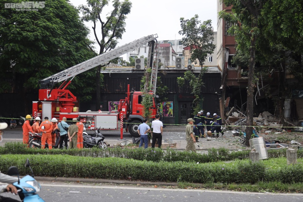 Nổ bình gas khiến 4 người bị thương ở Hà Nội: Xác định nguyên nhân ban đầu - Ảnh 1.