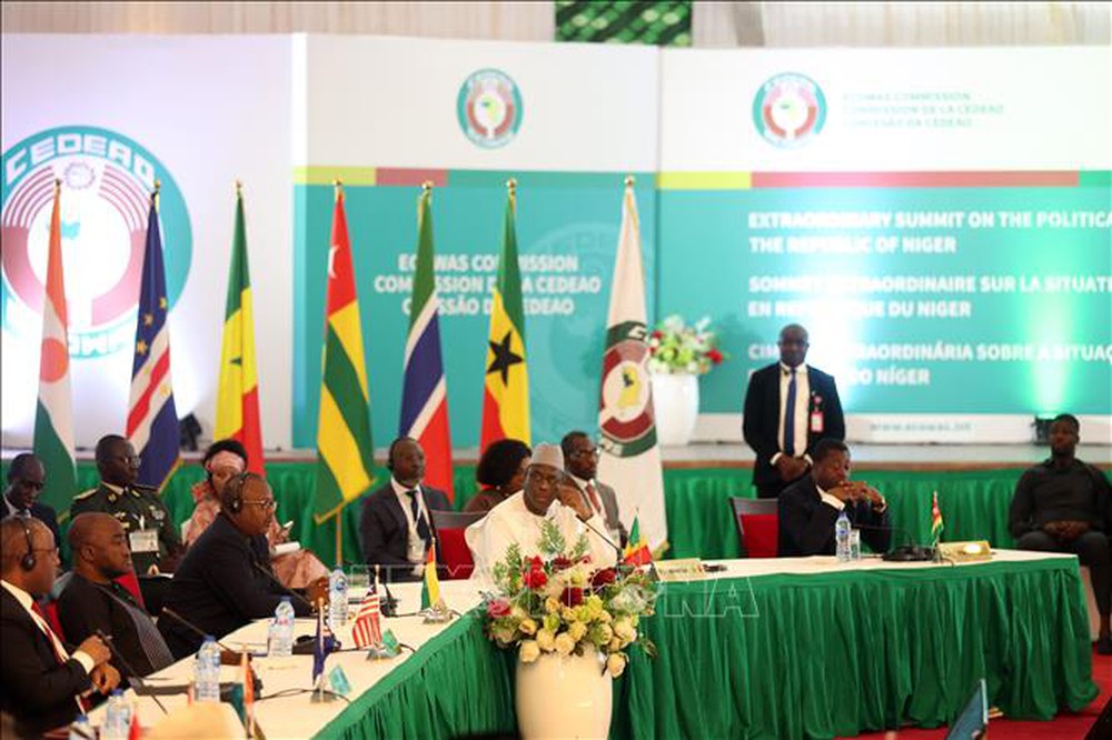 ECOWAS cân nhắc can thiệp quân sự vào Niger - Ảnh 1.