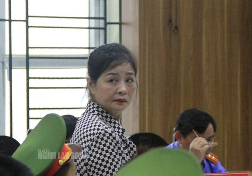 Hội trường kín người theo dõi xét xử cựu Giám đốc Sở GD-ĐT tỉnh Thanh Hóa - Ảnh 2.