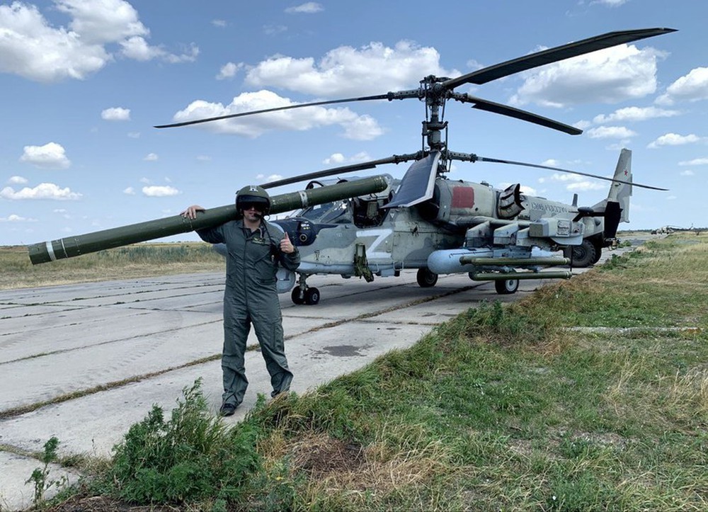 Ka-52 diệt 5 xe tăng thiết giáp trong 10 phút - Ảnh 1.