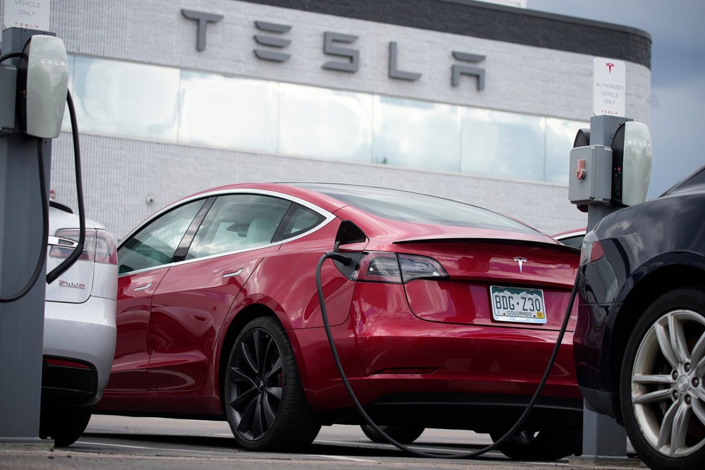Tesla bỗng có động thái lạ - thách thức tất cả đối thủ bán xe điện ở Mỹ - Ảnh 1.