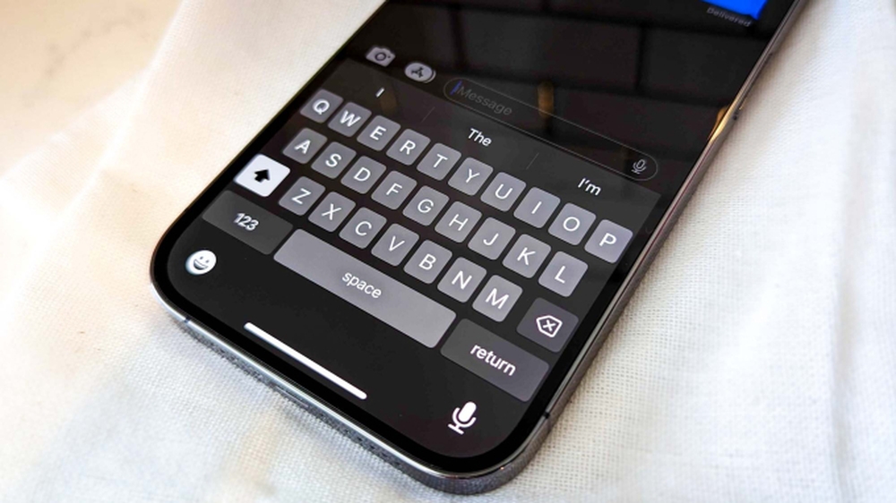 Chỉ vài thủ thuật với phím cách, bạn sẽ nhắn tin trên iPhone nhanh đến bất ngờ - Ảnh 1.