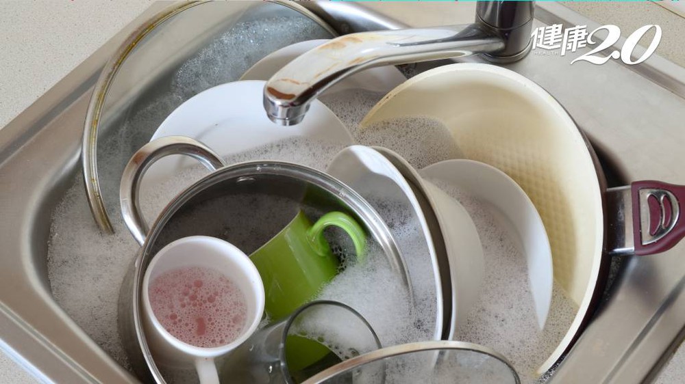 1 hành động nhỏ khi rửa bát có thể khiến vi khuẩn tăng 480.000 lần, nhiều nhà vẫn vô tư làm mà không hề biết - Ảnh 1.
