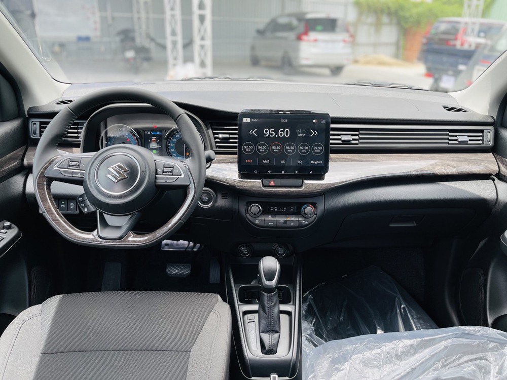 Suzuki Ertiga hybrid giảm kỷ lục 120 triệu tại đại lý: Bản full option còn 488 triệu, rẻ hơn nhiều Xpander số sàn - Ảnh 6.