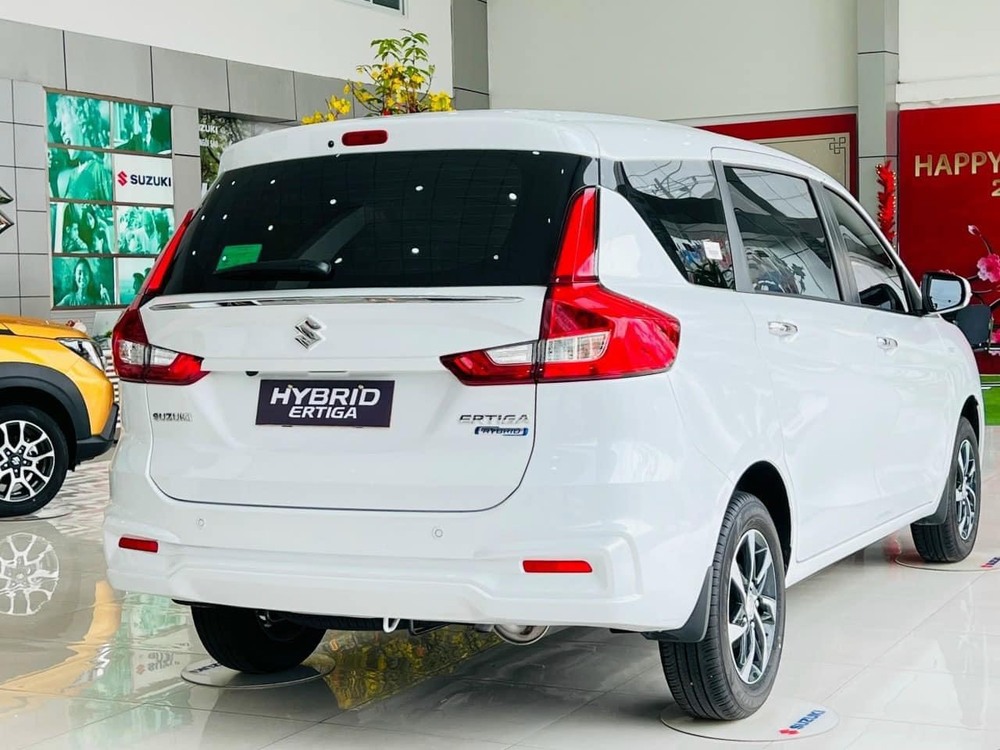 Suzuki Ertiga hybrid giảm kỷ lục 120 triệu tại đại lý: Bản full option còn 488 triệu, rẻ hơn nhiều Xpander số sàn - Ảnh 4.