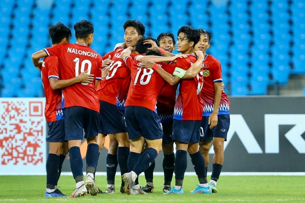U23 Lào ghi bàn ngoạn mục ở phút bù giờ cuối cùng, tạo nên cục diện khó lường tại bảng đấu của U23 Việt Nam - Ảnh 2.
