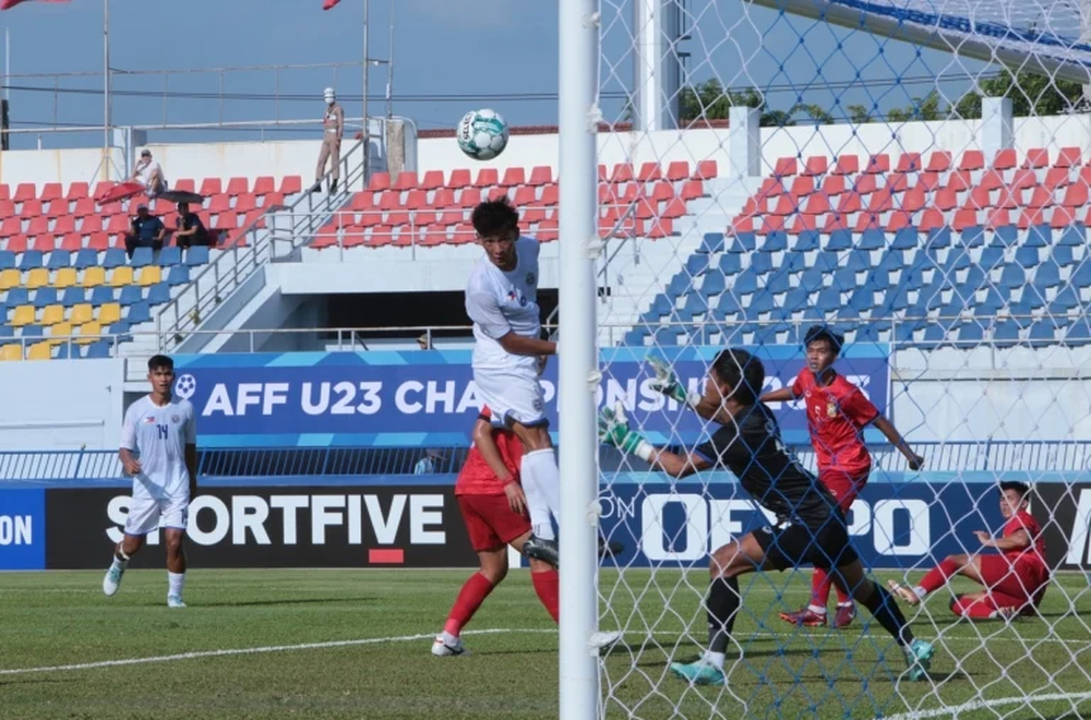 U23 Lào ghi bàn ngoạn mục ở phút bù giờ cuối cùng, tạo nên cục diện khó lường tại bảng đấu của U23 Việt Nam - Ảnh 1.