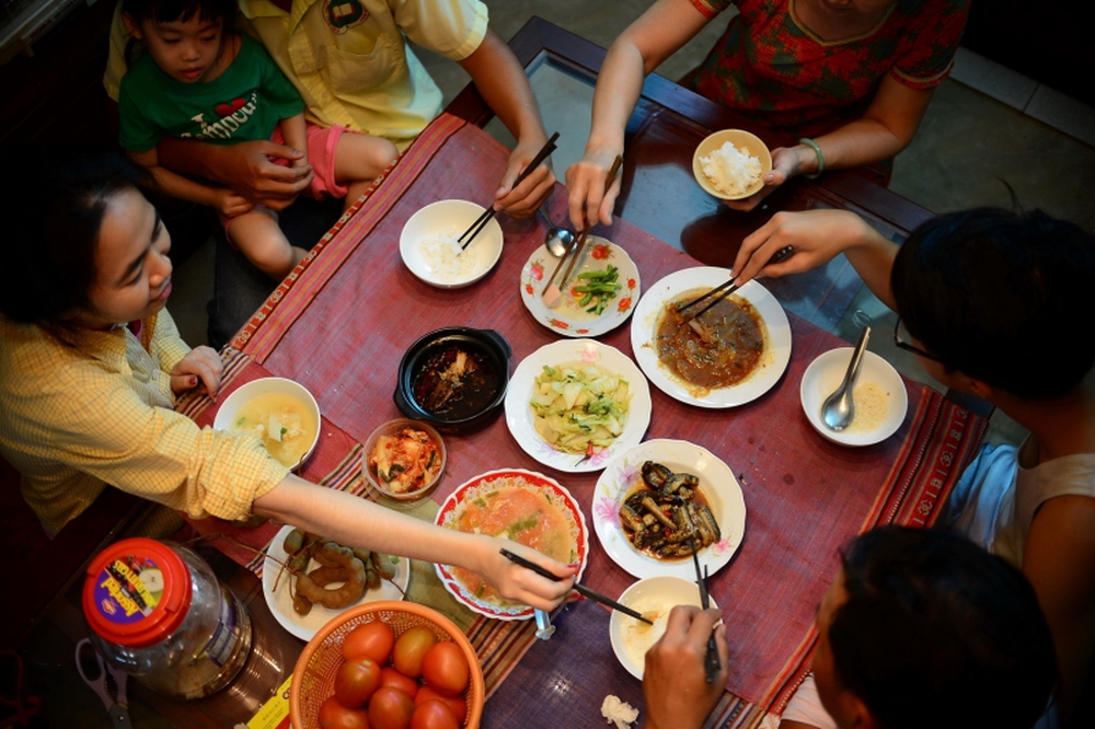 Muốn biết một người có đáng tin hay không, nhìn ngay hành vi đời thường nhất này của họ: Chuẩn xác tới 80% - Ảnh 1.