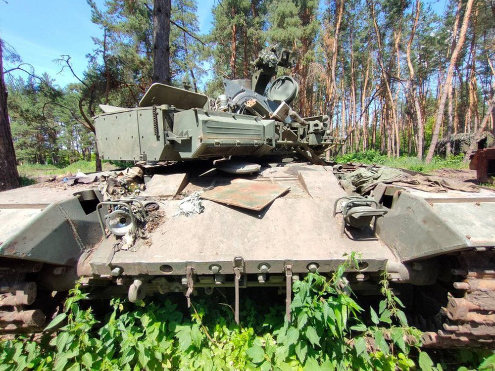 Bất ngờ với nghĩa địa có xe tăng T-90M Proryv - Ảnh 3.