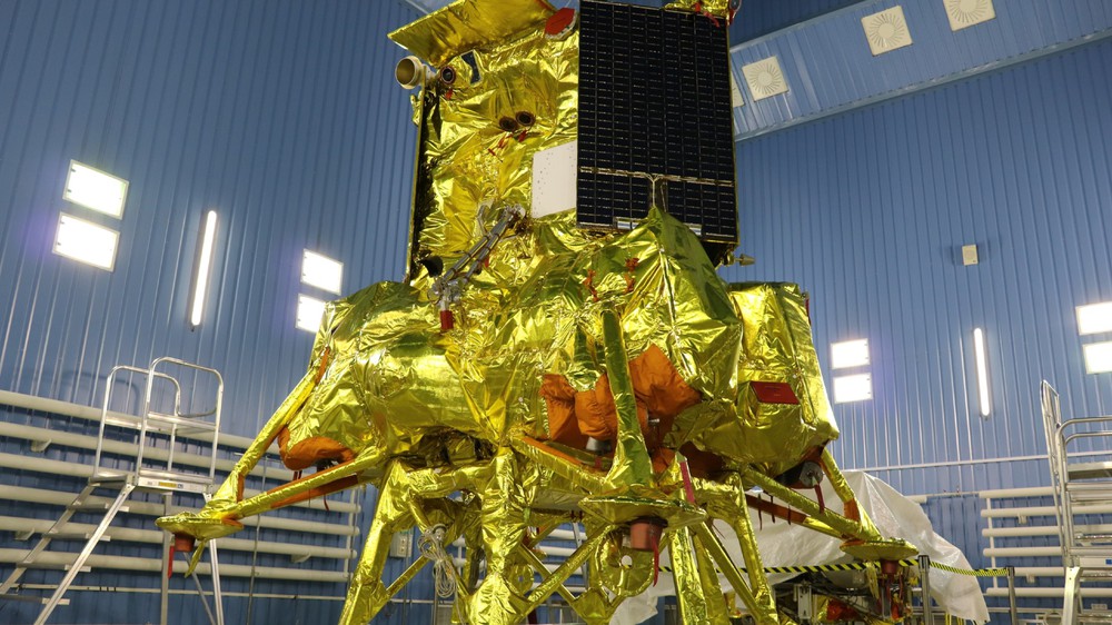 Luna-25 Nga gặp rắc rối nghiêm trọng trên quỹ đạo Mặt Trăng: Kế hoạch phá sản? - Ảnh 1.
