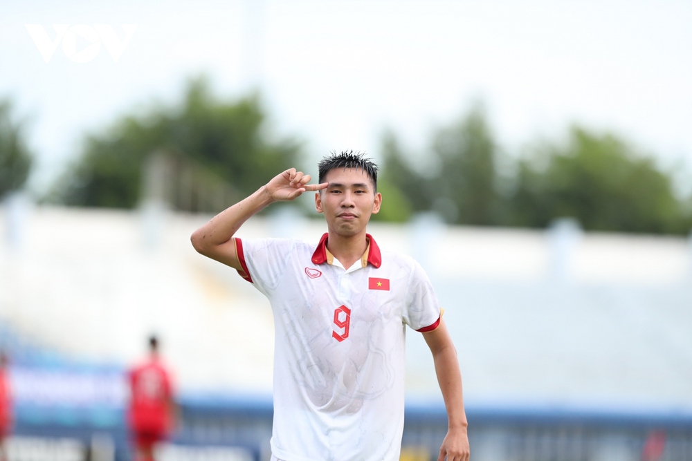 Trực tiếp U23 Việt Nam 2-1 U23 Lào: Văn Chuẩn mắc sai lầm - Ảnh 2.