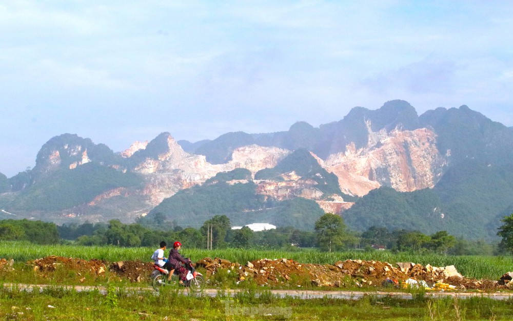 Nhìn từ trên cao những vạt rừng loang lổ ở thủ phủ khoáng sản Quỳ Hợp - Ảnh 2.