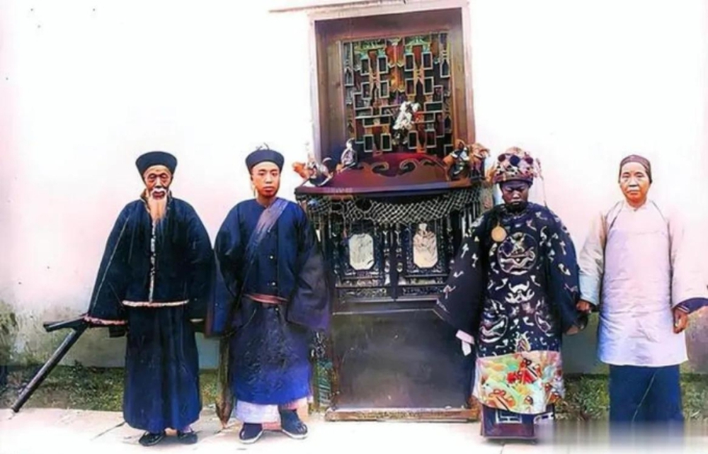 Loạt ảnh màu hiếm thời nhà Thanh: Cận cảnh Từ Hi Thái hậu, hoàng đế Quang Tự bị paparazzi chụp lén - Ảnh 2.