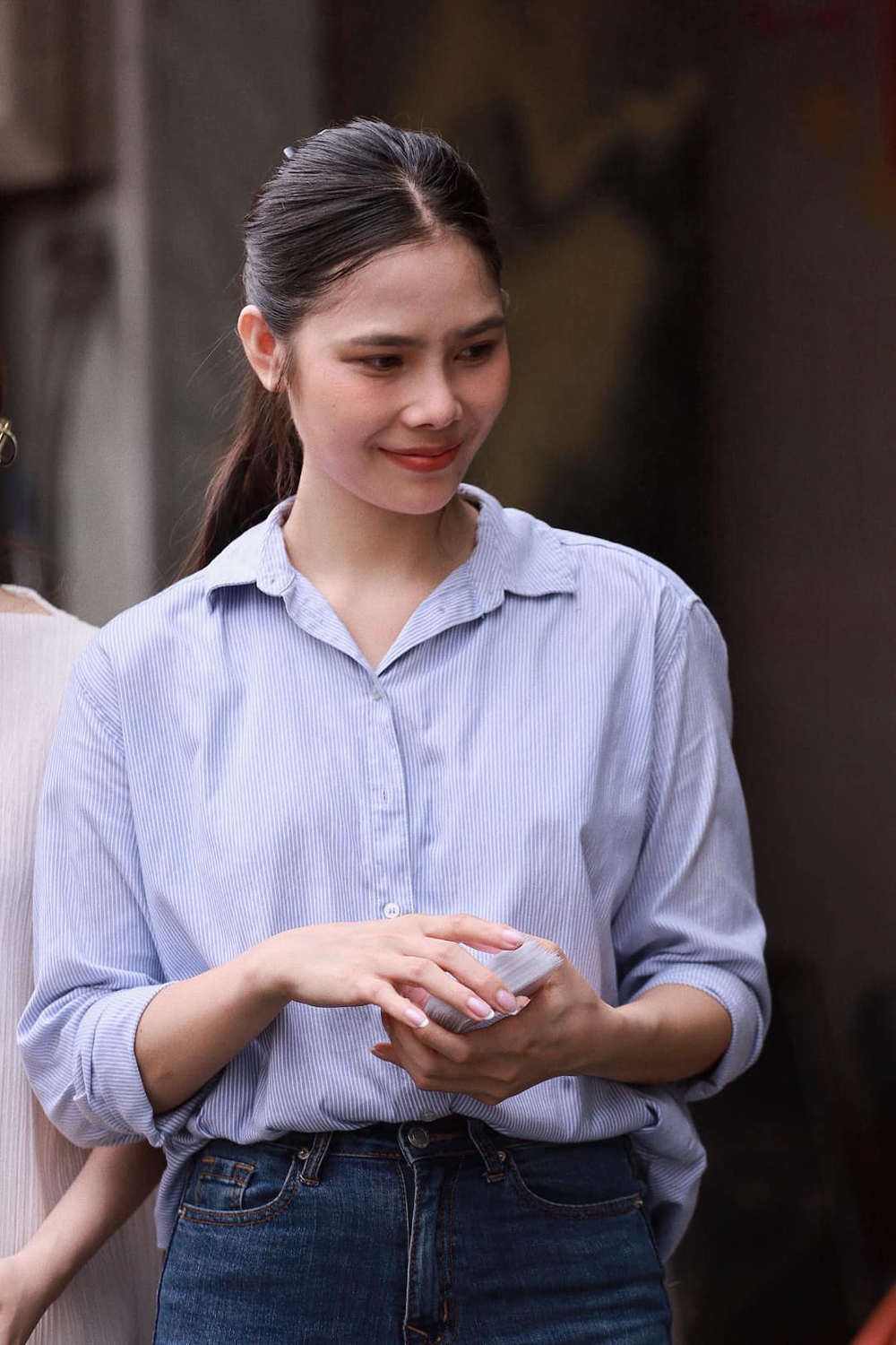 Danh tính thí sinh Miss Grand Vietnam 2023 ngủ gật giữa sự kiện, netizen đồng cảm: Thấy mà thương!