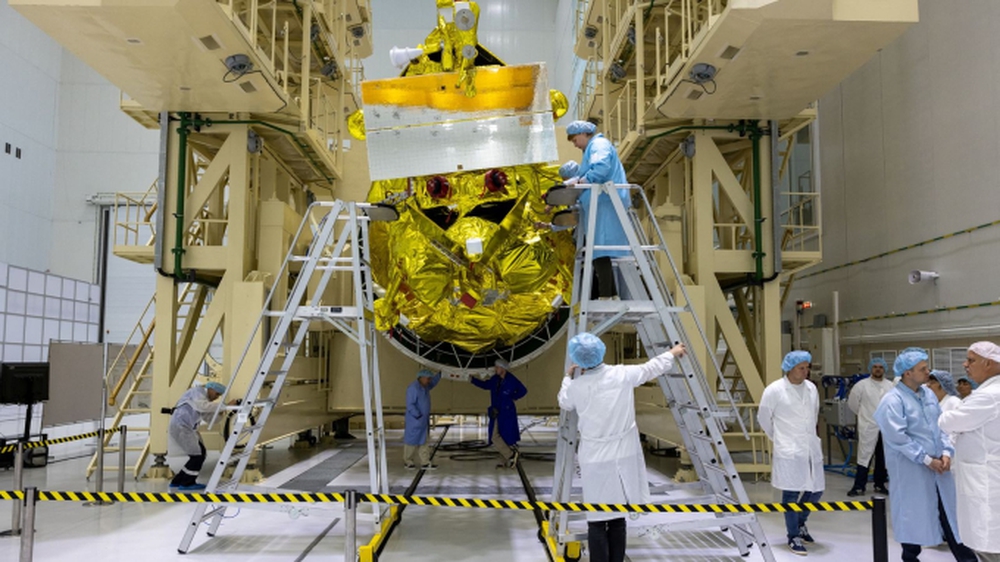 Giám đốc Roscosmos tiết lộ nguyên nhân chính khiến Luna 25 đâm sầm vào Mặt Trăng: Sai một li đi một tàu vũ trụ - Ảnh 1.
