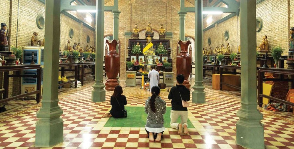 Không cần đi nước ngoài, ở miền Nam Việt Nam cũng có ngôi chùa thiêng trăm tuổi, sở hữu 2 bức tượng Phật khổng lồ ấn tượng - Ảnh 6.