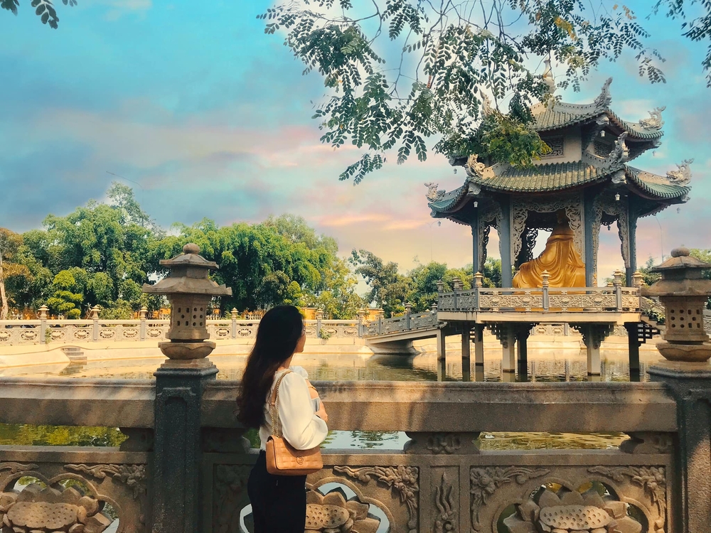 Không cần đi nước ngoài, ở miền Nam Việt Nam cũng có ngôi chùa thiêng trăm tuổi, sở hữu 2 bức tượng Phật khổng lồ ấn tượng - Ảnh 7.
