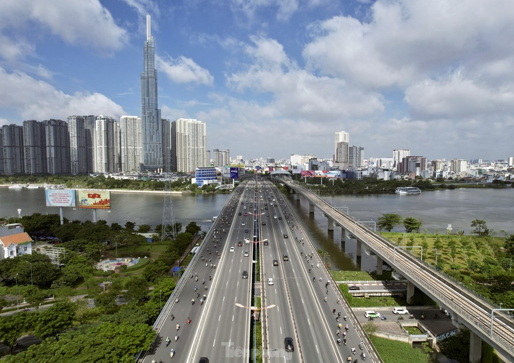 Vẻ đẹp của Xa lộ Hà Nội trong ngày đầu đổi tên thành đường Võ Nguyên Giáp - Ảnh 3.