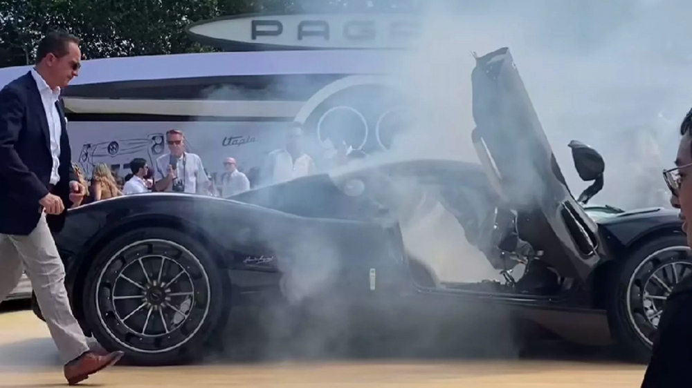 Siêu xe Pagani Utopia bất ngờ bốc khói tại sự kiện ở Monterey - Ảnh 1.