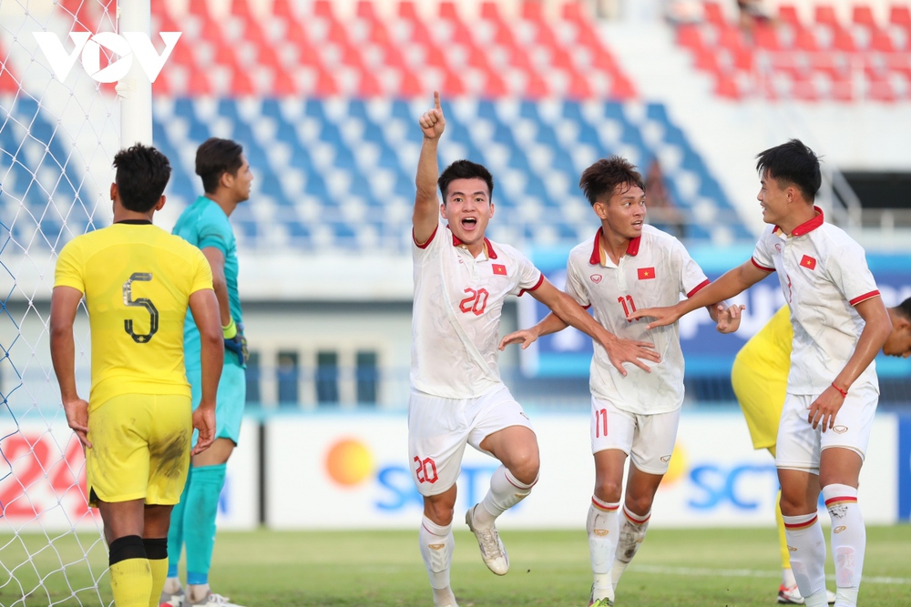 TRỰC TIẾP U23 Việt Nam 3 - 1 U23 Malaysia: Hớ hênh hàng thủ - Ảnh 1.