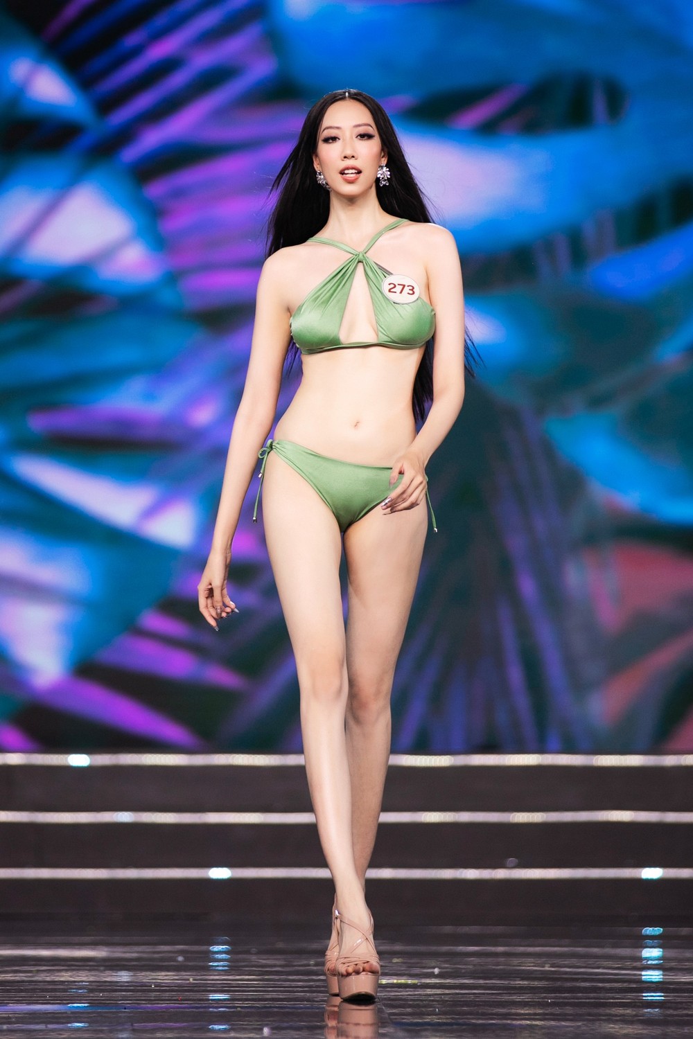 Thí sinh Hoa hậu Hòa bình Việt Nam diễn bikini nóng bỏng trong đêm chung khảo - Ảnh 39.