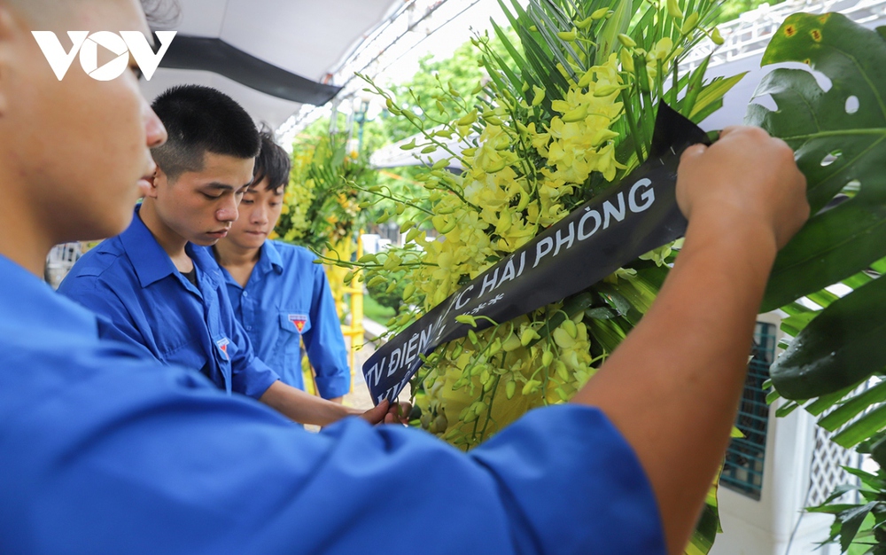 Người dân hàng nối hàng tới viếng Phó Thủ tướng Lê Văn Thành - Ảnh 12.