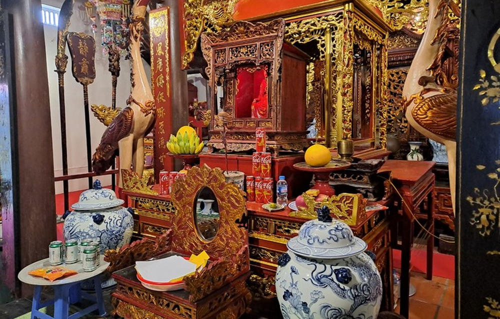 Về Hải Phòng thăm đền Mõ, nơi có cây gạo hơn 700 tuổi gắn liền với nàng công chúa mang chuyện tình tai tiếng bậc nhất lịch sử Việt Nam - Ảnh 6. Về Hải Phòng thăm đền Mõ, nơi có cây gạo hơn 700 tuổi gắn liền với nàng công chúa mang chuyện tình tai tiếng bậc nhất lịch sử Việt Nam - Ảnh 6.