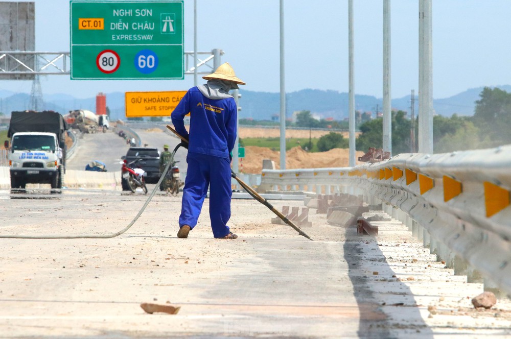 Cận cảnh cao tốc Bắc Nam đoạn Nghi Sơn - Diễn Châu trước ngày thông xe - Ảnh 5.