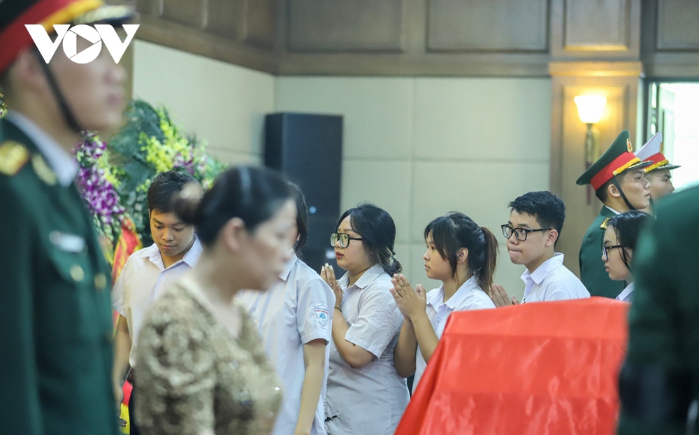 Người dân hàng nối hàng tới viếng Phó Thủ tướng Lê Văn Thành - Ảnh 11.