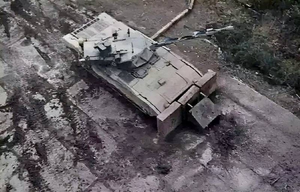 Lộ hình ảnh thử hệ thống phòng vệ chủ động Afghanit trên T-14 Armata - Ảnh 2.
