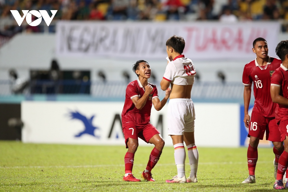 TRỰC TIẾP U23 Việt Nam 0-0 U23 Indonesia: Quốc Việt đá hỏng phạt đền - Ảnh 1.