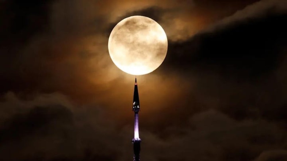 Siêu trăng lớn nhất năm sắp tỏa sáng bầu trời đúng dịp nghỉ lễ 2/9, ở Việt Nam có quan sát được? - Ảnh 4.