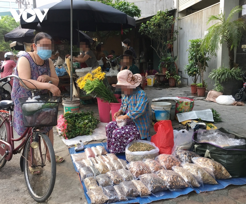 “Không mua thảo dược như bà nội trợ mua rau” - Ảnh 1.