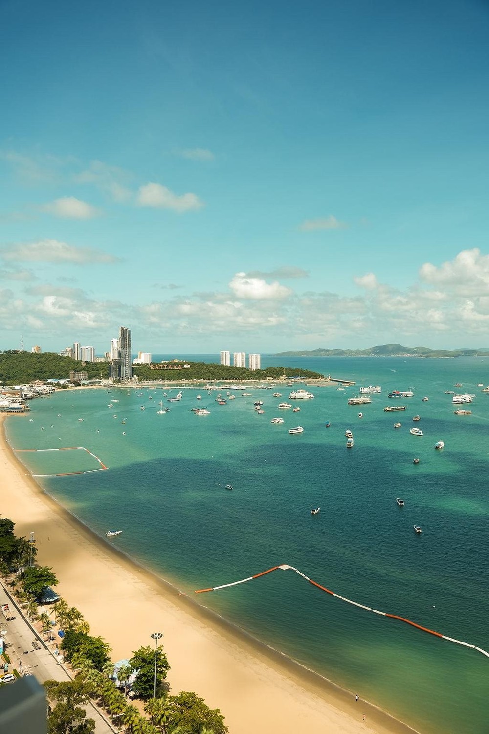 Không phải Đà Nẵng hay Phú Quốc, một bãi biển gây bất ngờ khi lọt Top 3 bãi biển nổi tiếng nhất thế giới trên mạng xã hội  - Ảnh 2.