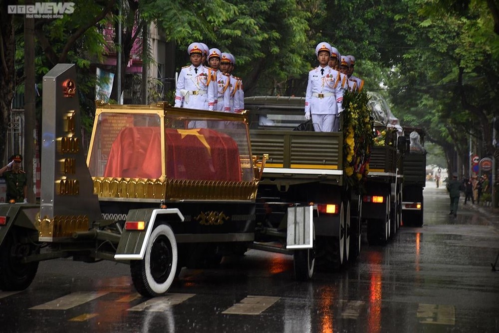 Tiễn đưa Phó Thủ tướng Lê Văn Thành về nơi an nghỉ cuối cùng - Ảnh 9.