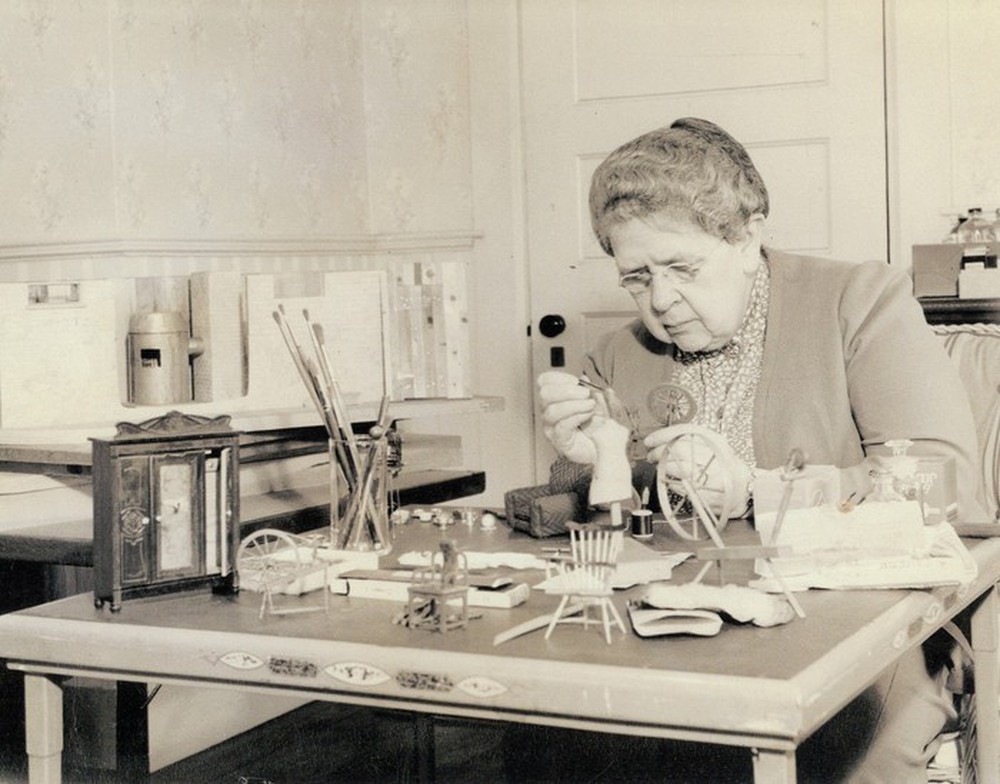 Frances Glessner Lee: Hành trình từ người thừa kế giàu có đam mê chơi búp bê đến mẹ đỡ đầu của ngành khoa học pháp y - Ảnh 1.