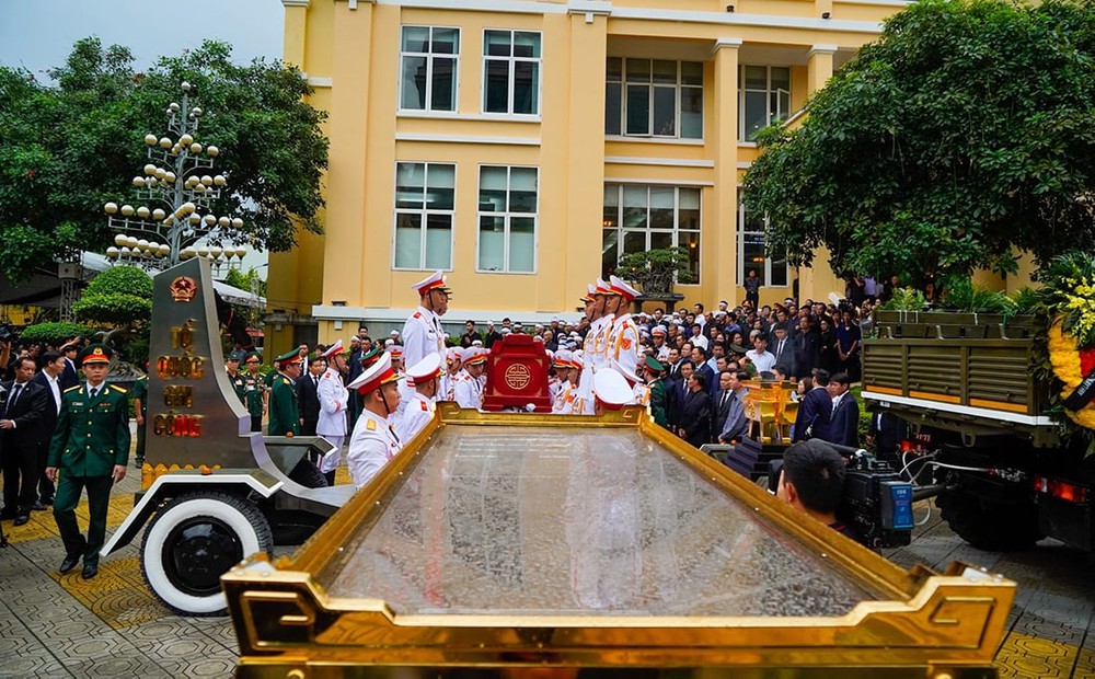 Tiễn đưa Phó Thủ tướng Lê Văn Thành về nơi an nghỉ cuối cùng - Ảnh 5.