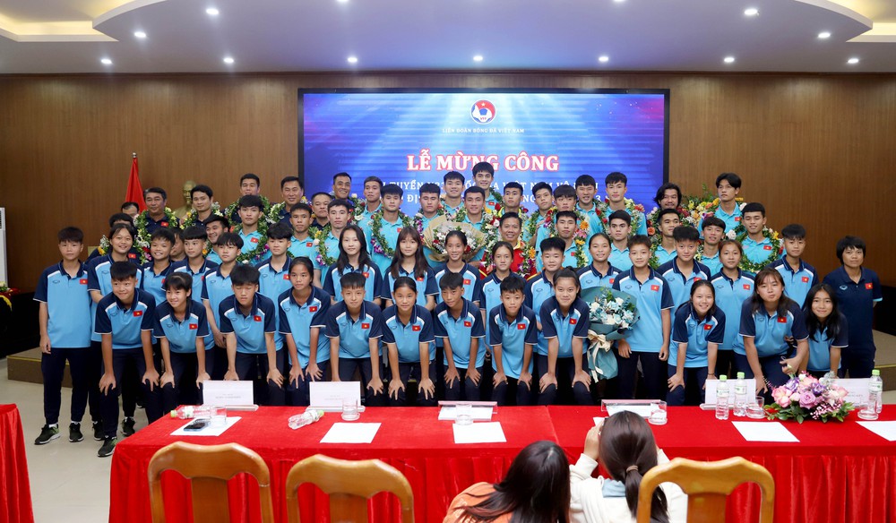 ĐT U23 Việt Nam ca khúc khải hoàn, rạng rỡ trong lễ mừng công vô địch U23 Đông Nam Á 2023 - Ảnh 12.