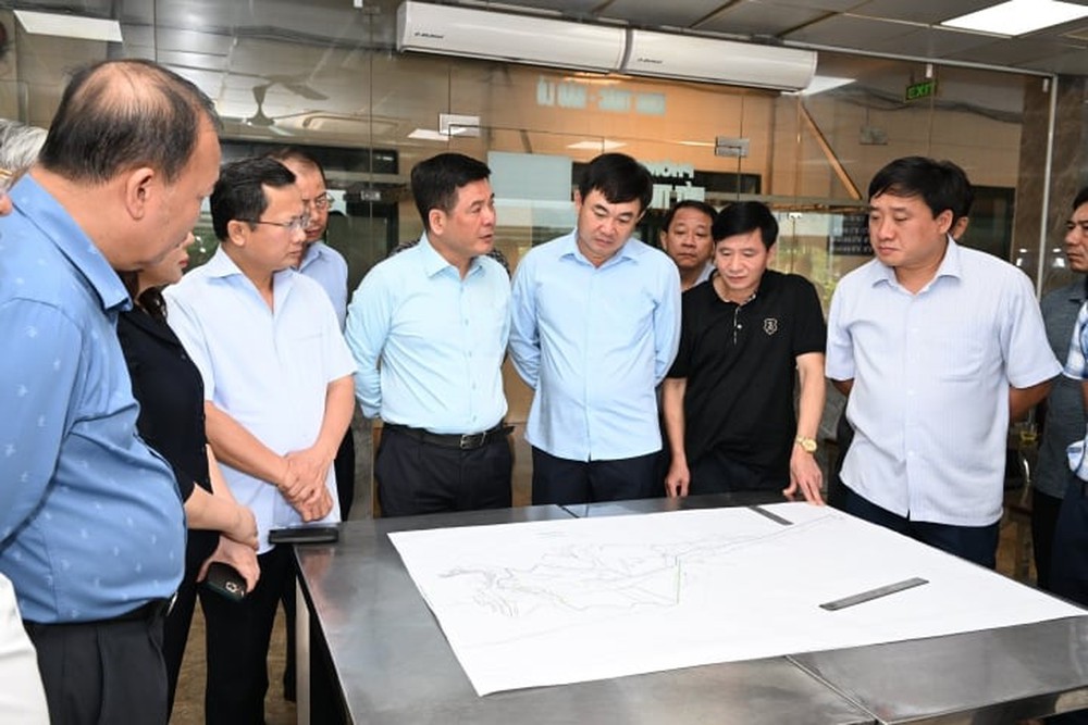 Tai nạn hầm lò ở Quảng Ninh: Bộ trưởng Công Thương trực tiếp xuống kiểm tra - Ảnh 2.
