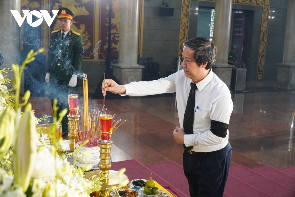 Nhiều đoàn lãnh đạo, nguyên lãnh đạo viếng nguyên Bộ trưởng GD-ĐT Trần Hồng Quân - Ảnh 5.