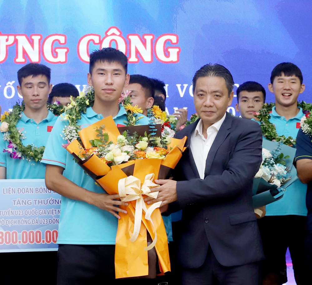 ĐT U23 Việt Nam ca khúc khải hoàn, rạng rỡ trong lễ mừng công vô địch U23 Đông Nam Á 2023 - Ảnh 9.