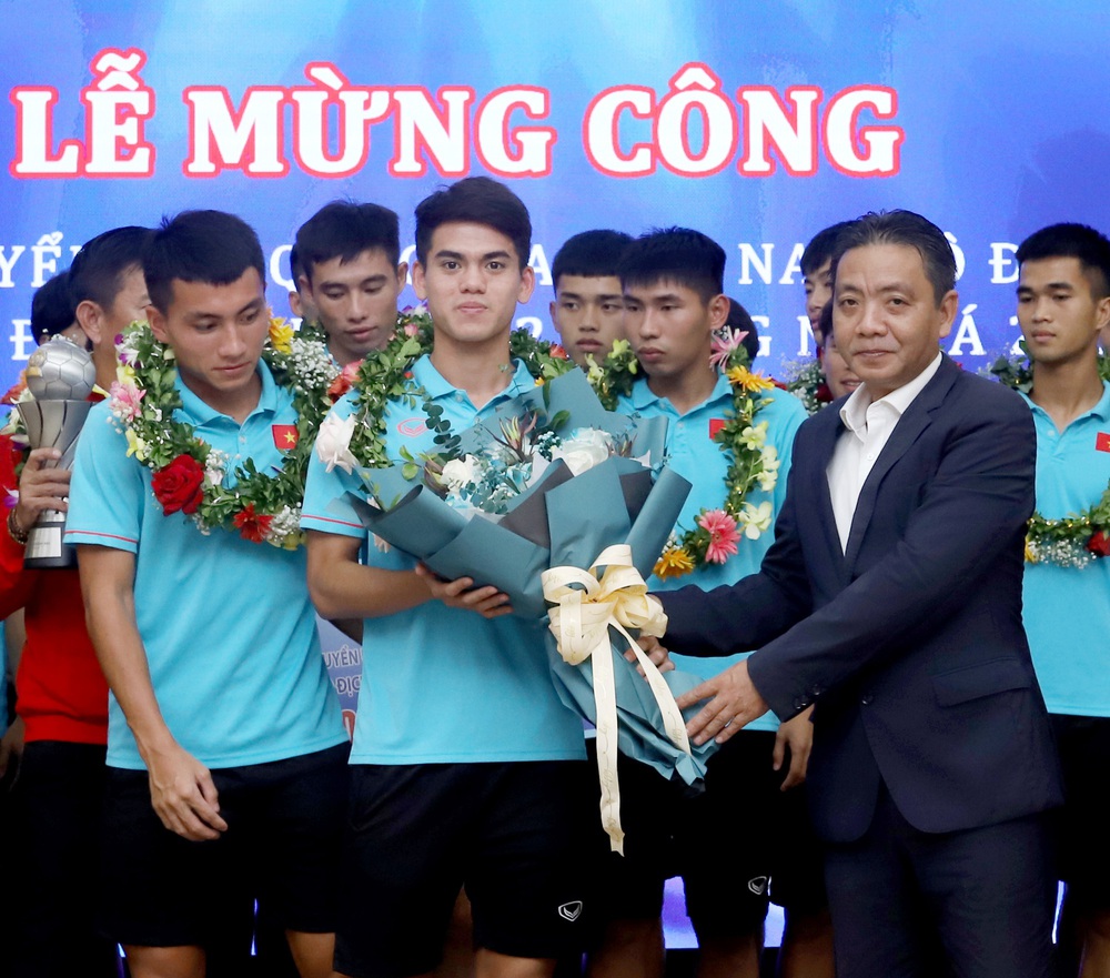 ĐT U23 Việt Nam ca khúc khải hoàn, rạng rỡ trong lễ mừng công vô địch U23 Đông Nam Á 2023 - Ảnh 8.