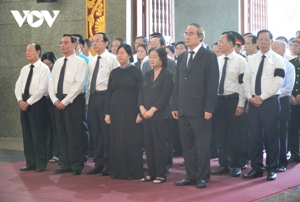 Nhiều đoàn lãnh đạo, nguyên lãnh đạo viếng nguyên Bộ trưởng GD-ĐT Trần Hồng Quân - Ảnh 1.