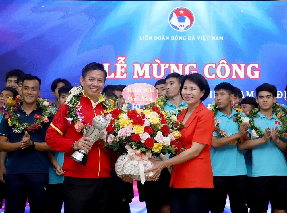 ĐT U23 Việt Nam ca khúc khải hoàn, rạng rỡ trong lễ mừng công vô địch U23 Đông Nam Á 2023 - Ảnh 5.